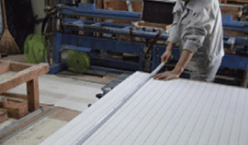 畳表を張る・カマチを縫う。畳表の幅を切る